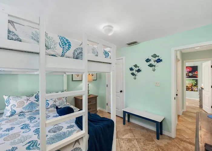 Beautiful Pet Friendly Home! New Tropical Pool, Opt Golf Cart And Pool Heat, Minutes To Beach