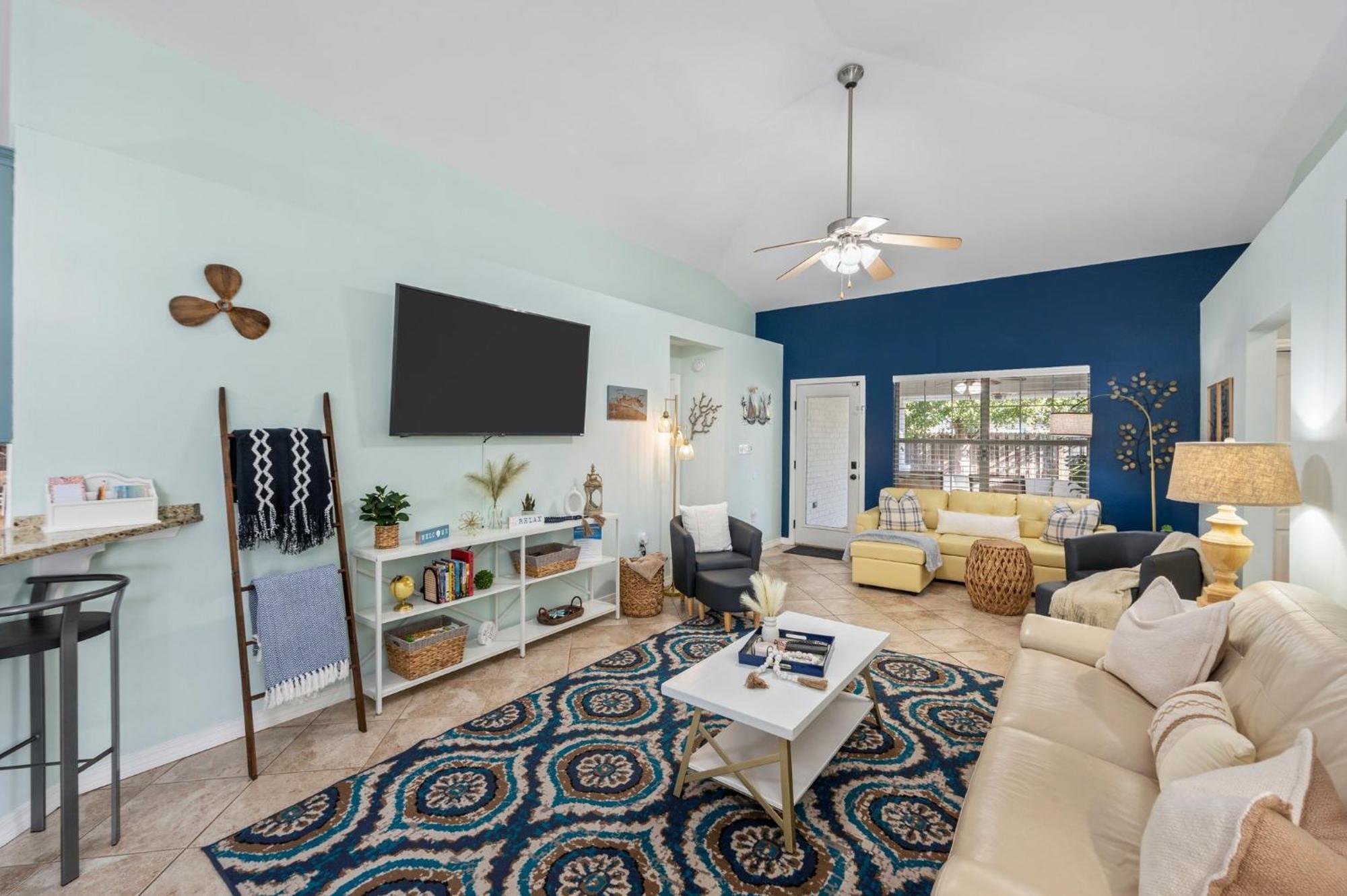 Holiday home Beautiful Pet Friendly Home! New Tropical Pool, Opt Golf Cart And Pool Heat, Minutes To Destin