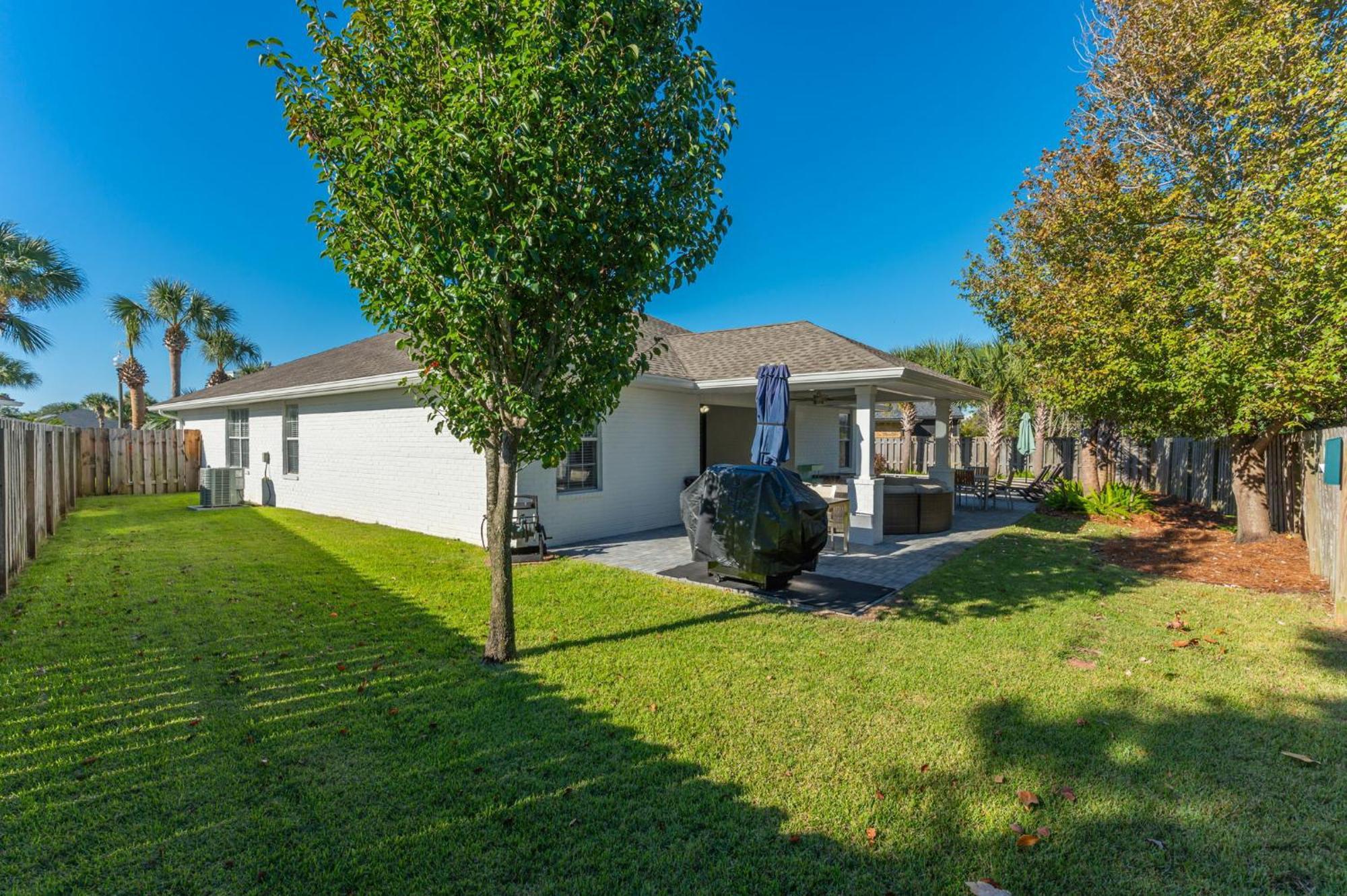 Beautiful Pet Friendly Home! New Tropical Pool, Opt Golf Cart And Pool Heat, Minutes To