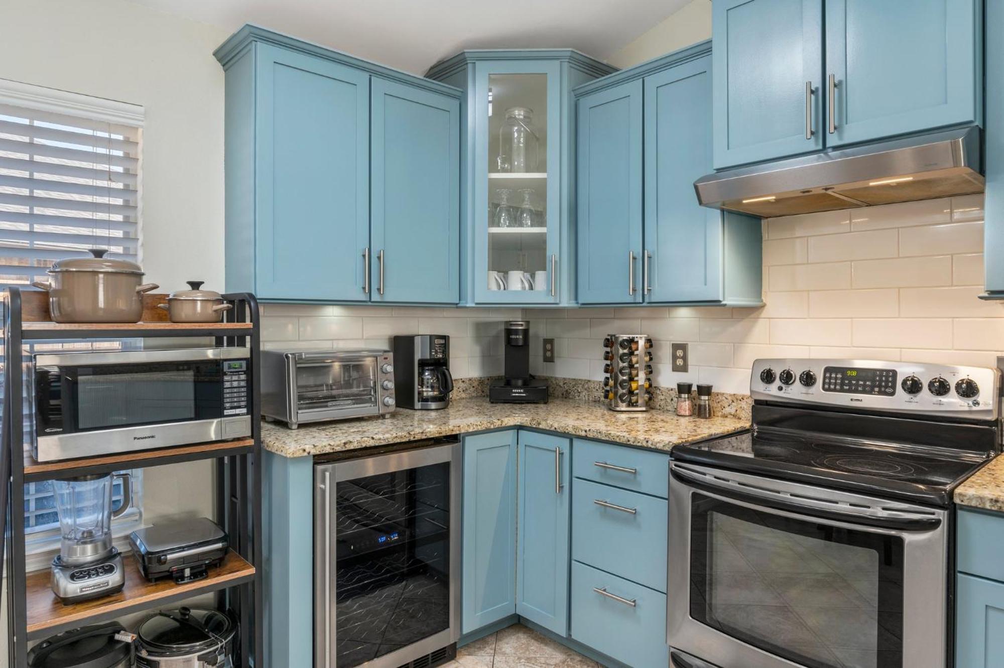 Beautiful Pet Friendly Home! New Tropical Pool, Opt Golf Cart And Pool Heat, Minutes To Holiday home