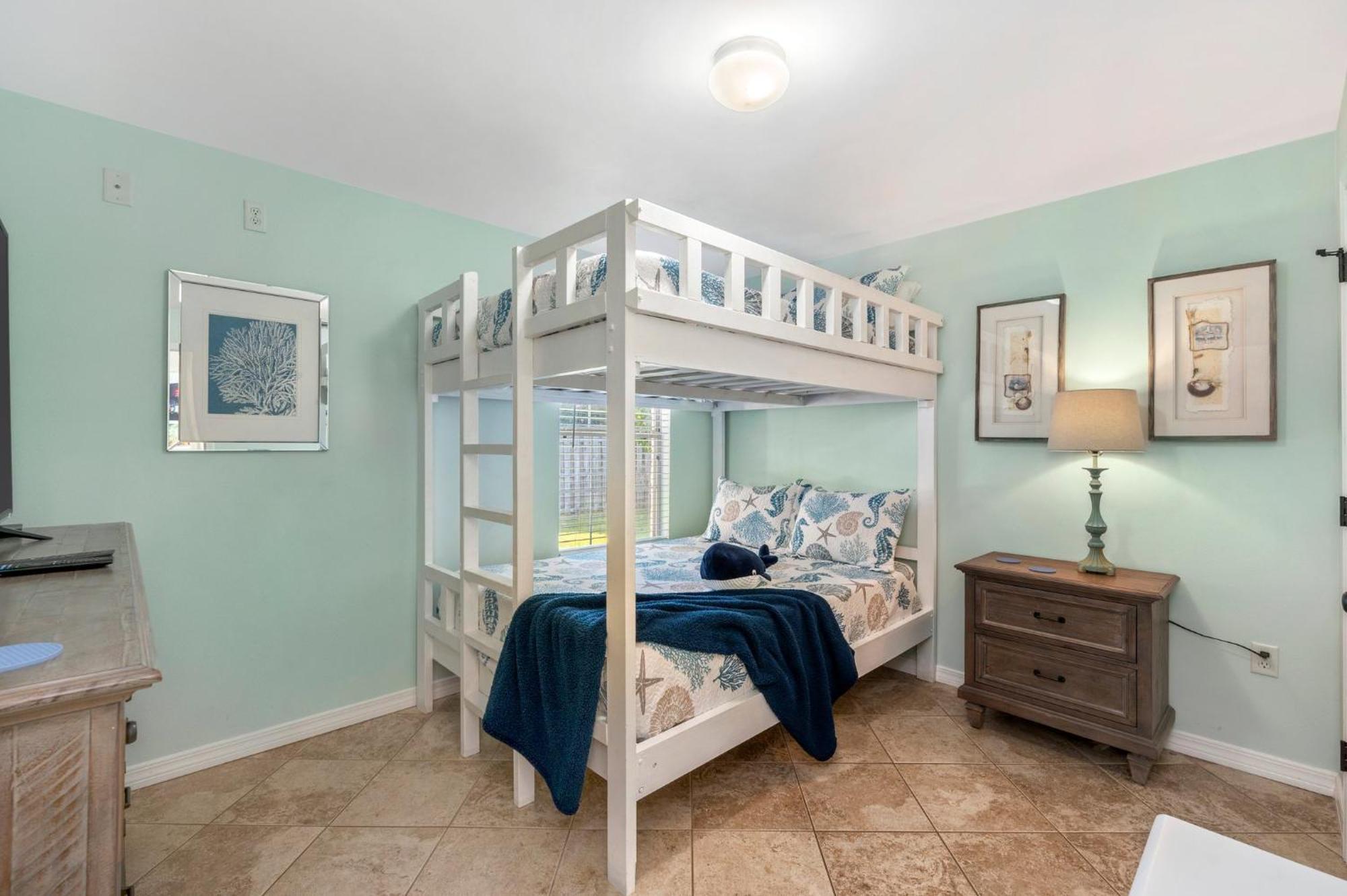 Beautiful Pet Friendly Home! New Tropical Pool, Opt Golf Cart And Pool Heat, Minutes To Holiday home *
