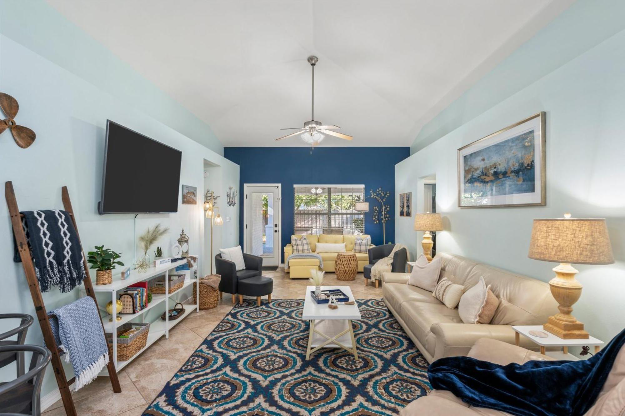 Beautiful Pet Friendly Home! New Tropical Pool, Opt Golf Cart And Pool Heat, Minutes To