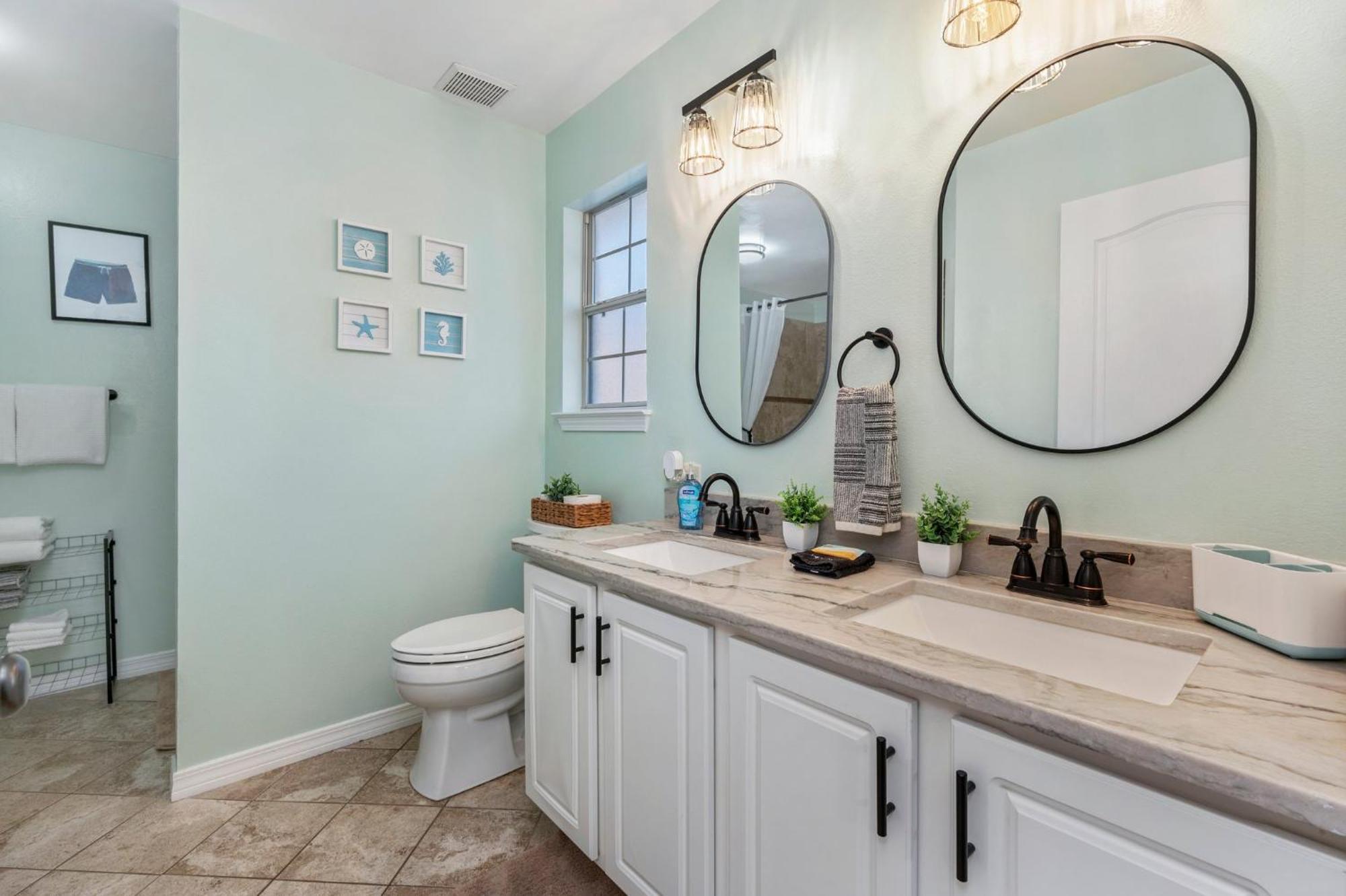 Beautiful Pet Friendly Home! New Tropical Pool, Opt Golf Cart And Pool Heat, Minutes To Holiday home