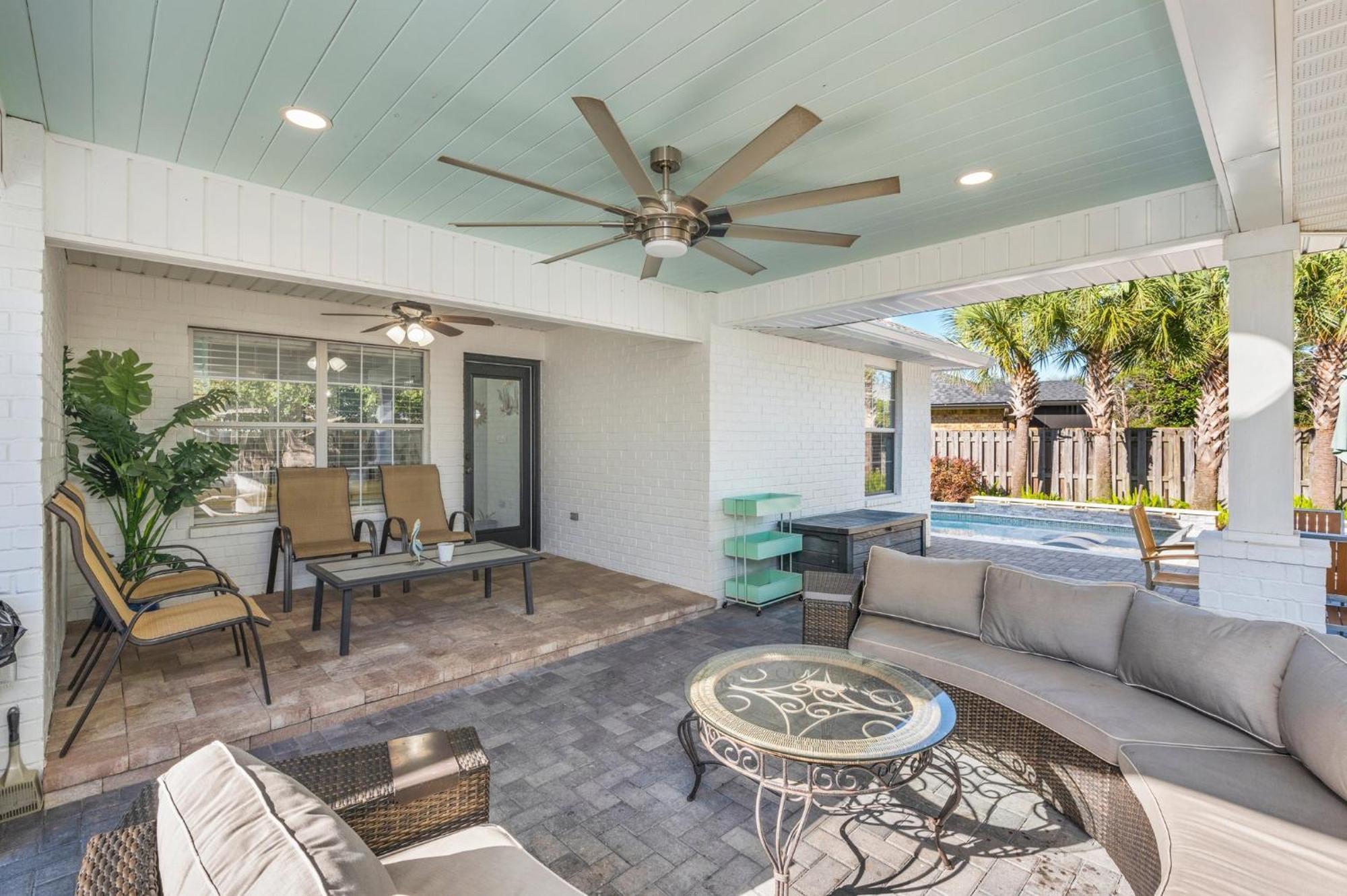 Beautiful Pet Friendly Home! New Tropical Pool, Opt Golf Cart And Pool Heat, Minutes To Holiday home *