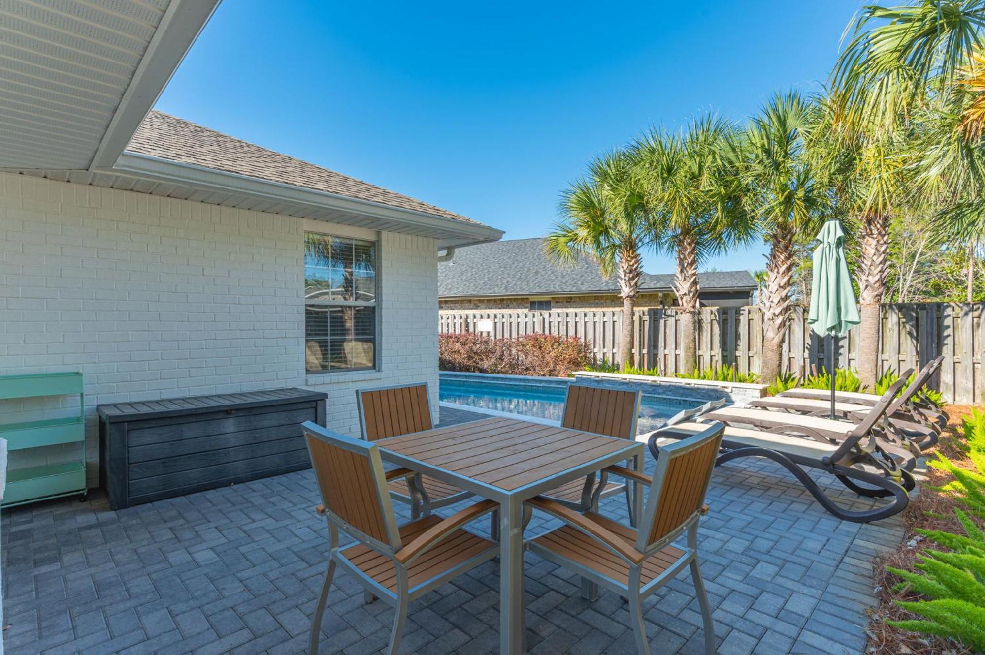 Holiday home Beautiful Pet Friendly Home! New Tropical Pool, Opt Golf Cart And Pool Heat, Minutes To Destin