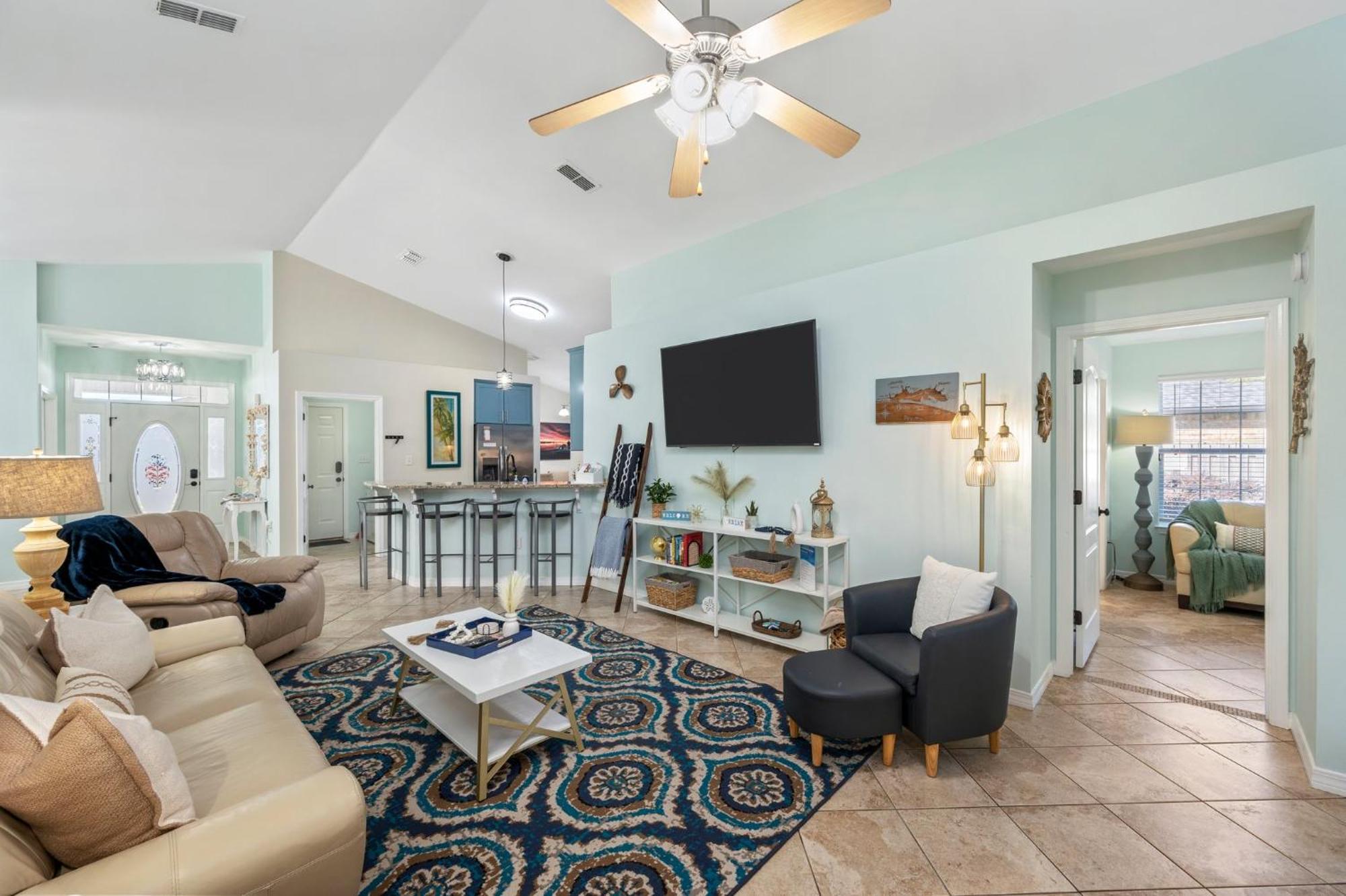 Beautiful Pet Friendly Home! New Tropical Pool, Opt Golf Cart And Pool Heat, Minutes To Holiday home
