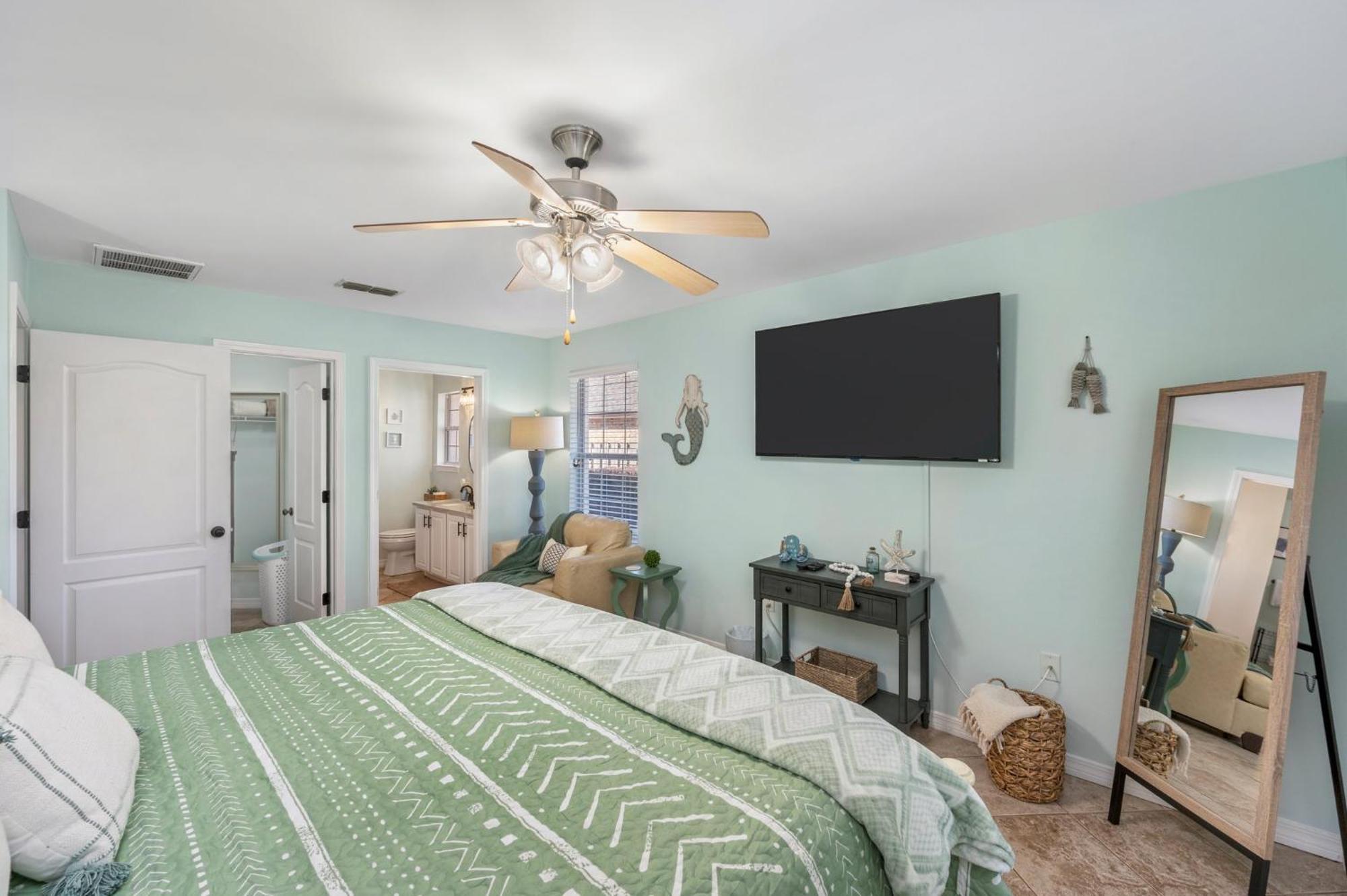 Holiday home Beautiful Pet Friendly Home! New Tropical Pool, Opt Golf Cart And Pool Heat, Minutes To